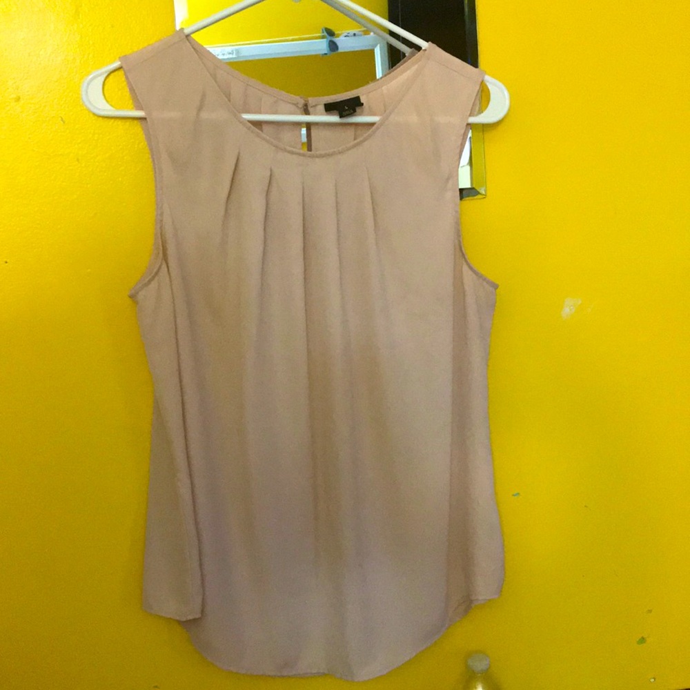 Sleeveless pink shirt